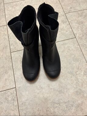 Sorel Black Women's Ankle Boots - Sleek Casual Style